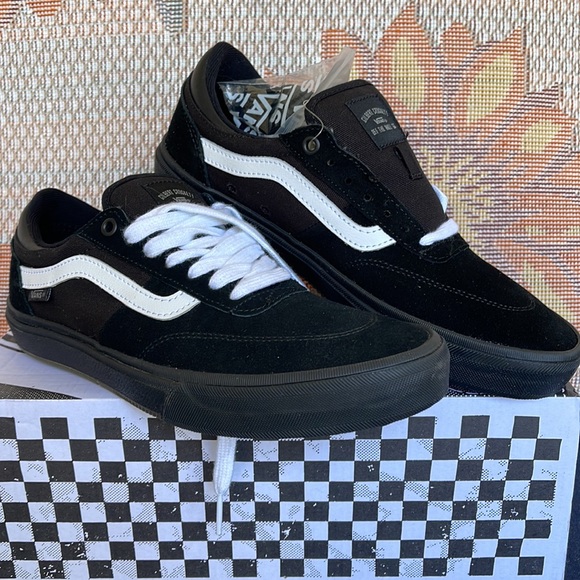 Vans WMNS Gilbert Crockett
Blackout
VN0A5JIF10J
Sneakers - Picture 6 of 16